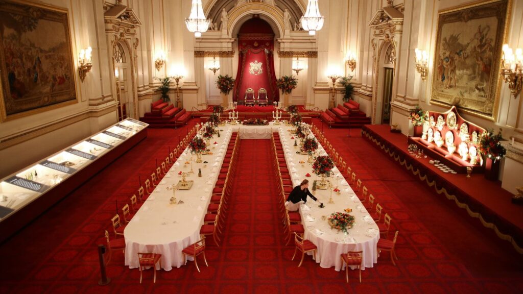 150724133746-buckingham-palace